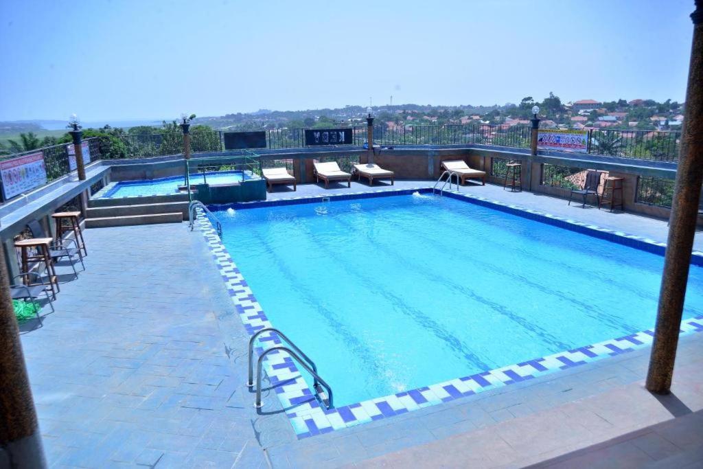 Keba Xpress Hotel - Энтеббе Экстерьер фото