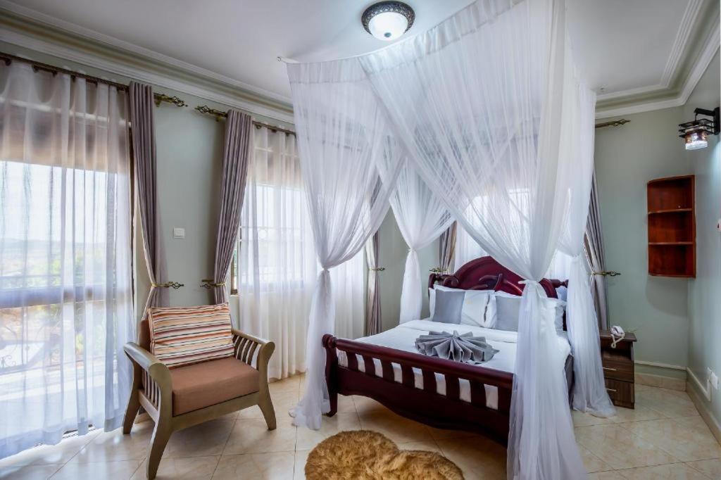 Keba Xpress Hotel - Энтеббе Экстерьер фото