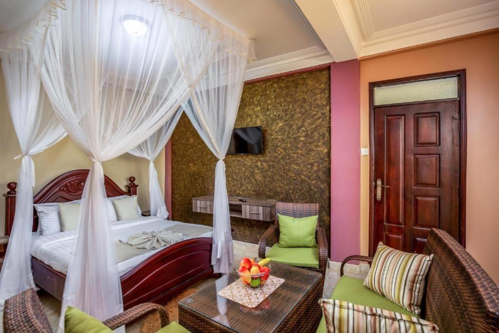 Keba Xpress Hotel - Энтеббе Экстерьер фото