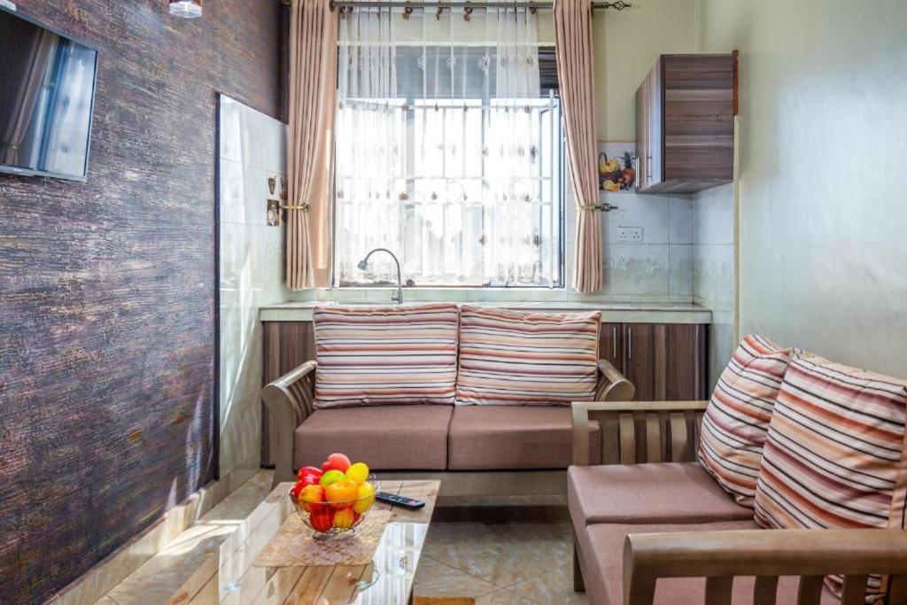 Keba Xpress Hotel - Энтеббе Экстерьер фото